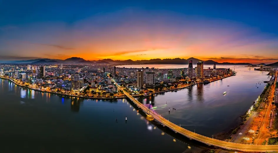 Da Nang travel experience with a breathtaking panoramic night view of Han River Bridge and the illuminated city skyline